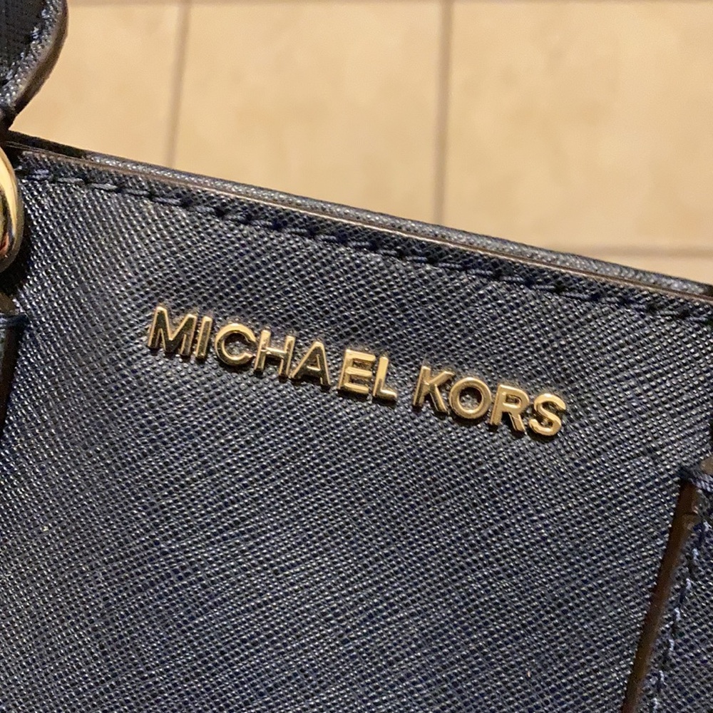 Michael Kors mini purse - Picture 6 of 11